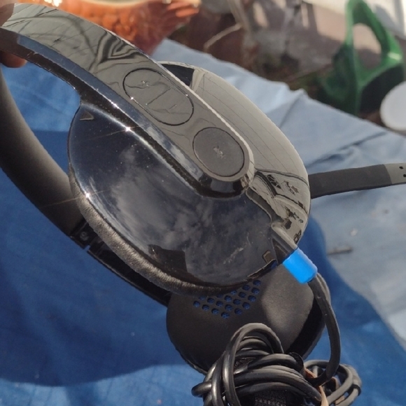 Logitech Black Wireless Headset NWT - Picture 1 of 4